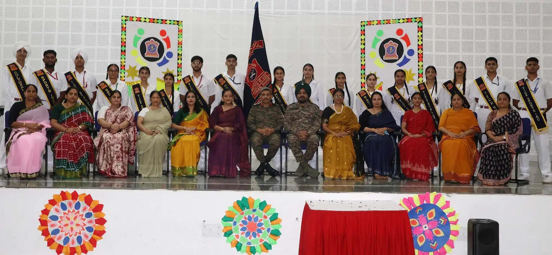 आर्मी पब्लिक स्कूल मीरां साहिब में छात्र परिषद का अलंकरण समारोह