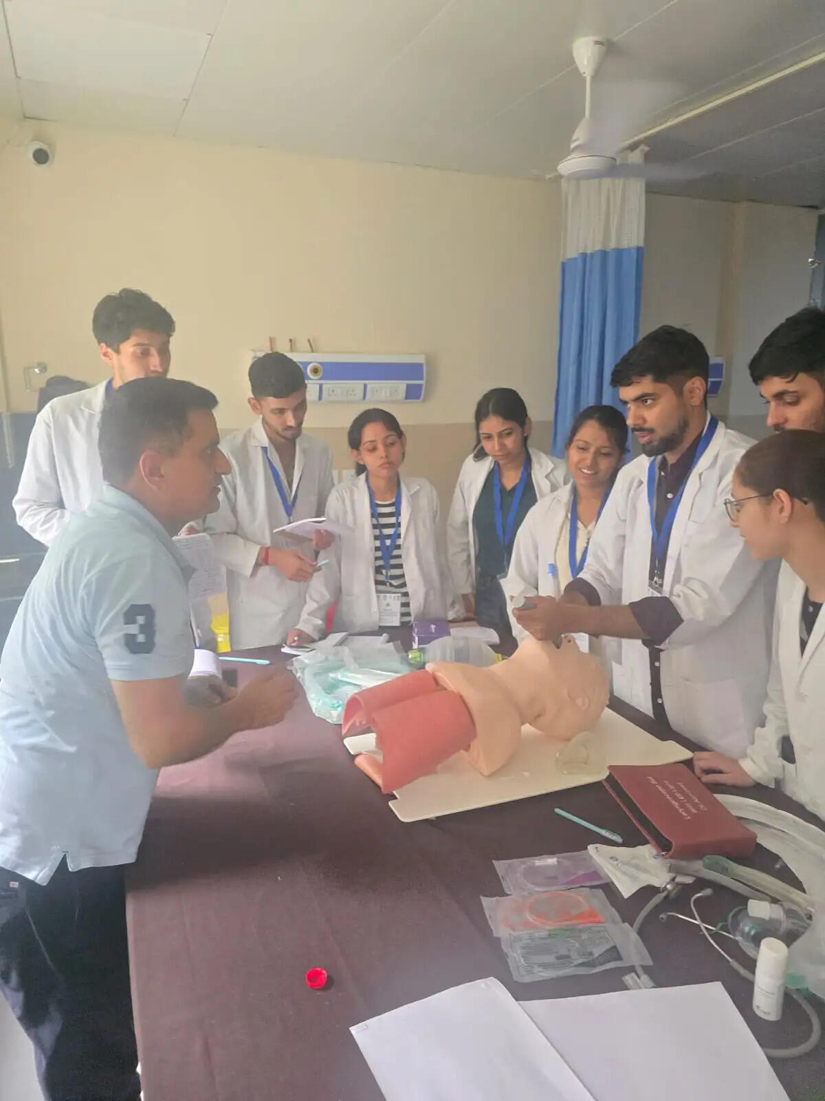 टांडा में नेशनल इमरजेंसी लाइफ सेविंग सपोर्ट पैरामेडिक्स को दिया गया प्रशिक्षण