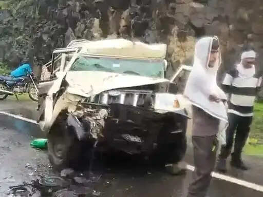 मंडला:&nbsp;मार्बल से लदी&nbsp;पिकअप और&nbsp;ट्राले&nbsp;की&nbsp;भिड़ंत&nbsp;में चालक की मौत,&nbsp;सहयोगी&nbsp;घायल, कुछ देर यातायात रहा बाधित