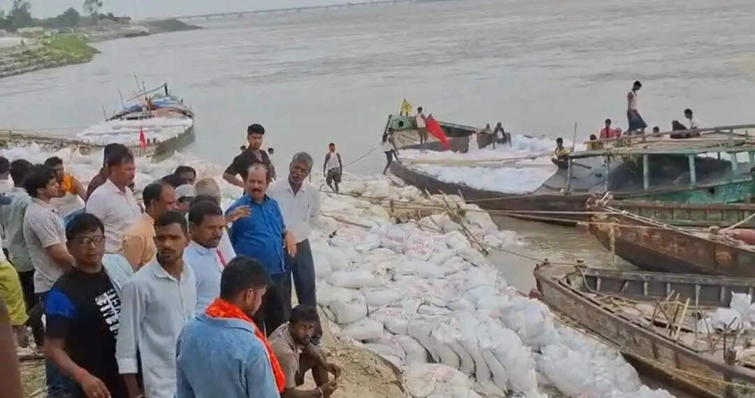 इंजीनियर-इन-चीफ वरुण कुमार ने राघोपुर तटबंध का किया निरीक्षण, बताया सुरक्षित
