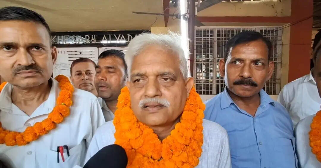 छपरा बार एसोसिएशन चुनाव में रवि रंजन प्रसाद सिंह अध्यक्ष और शशि भूषण त्रिपाठी बने महामंत्री