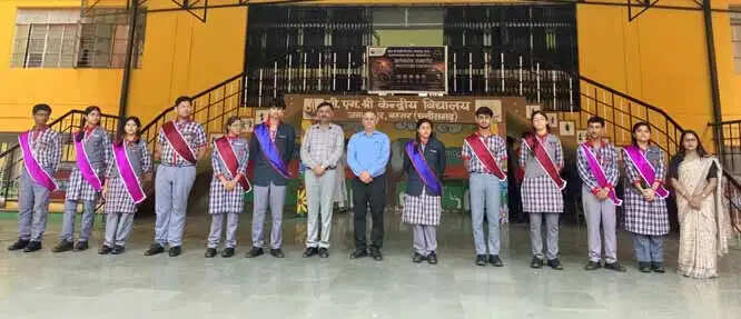 पीएमश्री केंद्रीय विद्यालय में छात्र परिषद अलंकरण समारोह में सौंपी गई पद की जिम्मेदारी