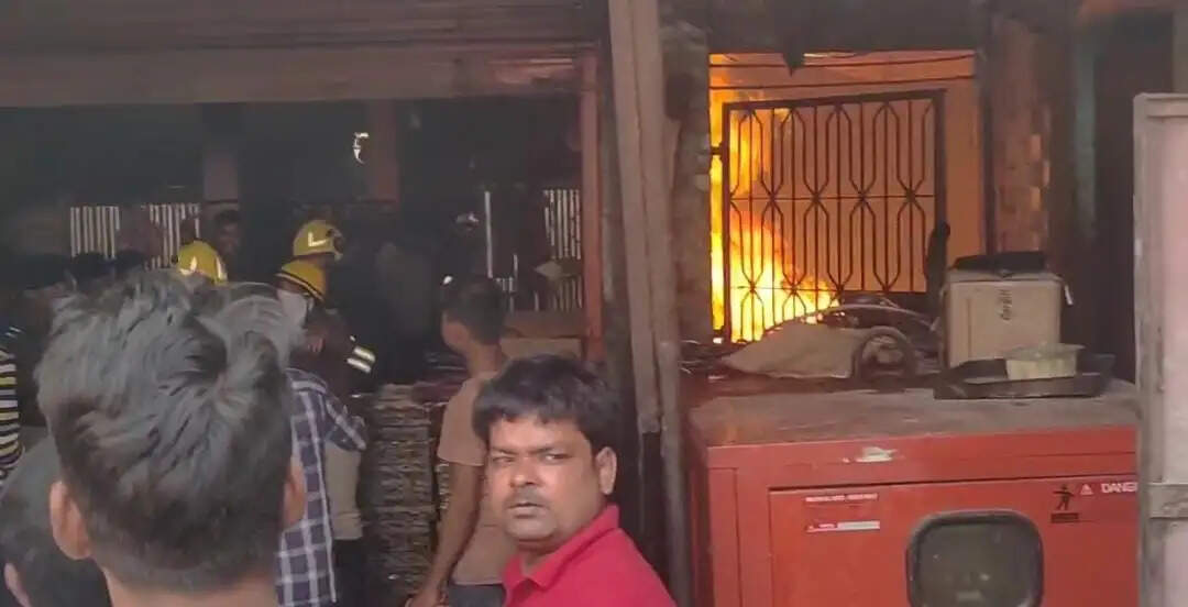 भागलपुर में बिस्किट फैक्ट्री में लगी आग