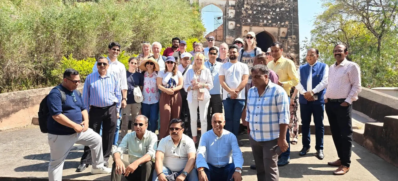 फैम टूर के दूसरे दिन पर्यटकों ने झांसी के ऐतिहासिक स्थलों का किया भ्रमण