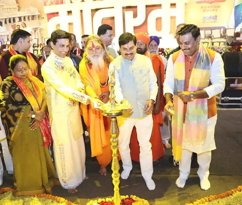 कवि सम्मेलन हमारी समृद्ध काव्य परम्पराओं के हैं सजीव संवाहक : मुख्यमंत्री डॉ. यादव