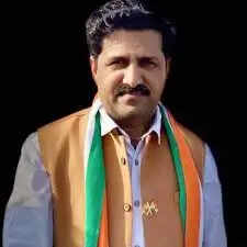 युवाओं के भविष्य को संवारने के लिए खेल ढांचे पर काम करने की सरकार से अपील