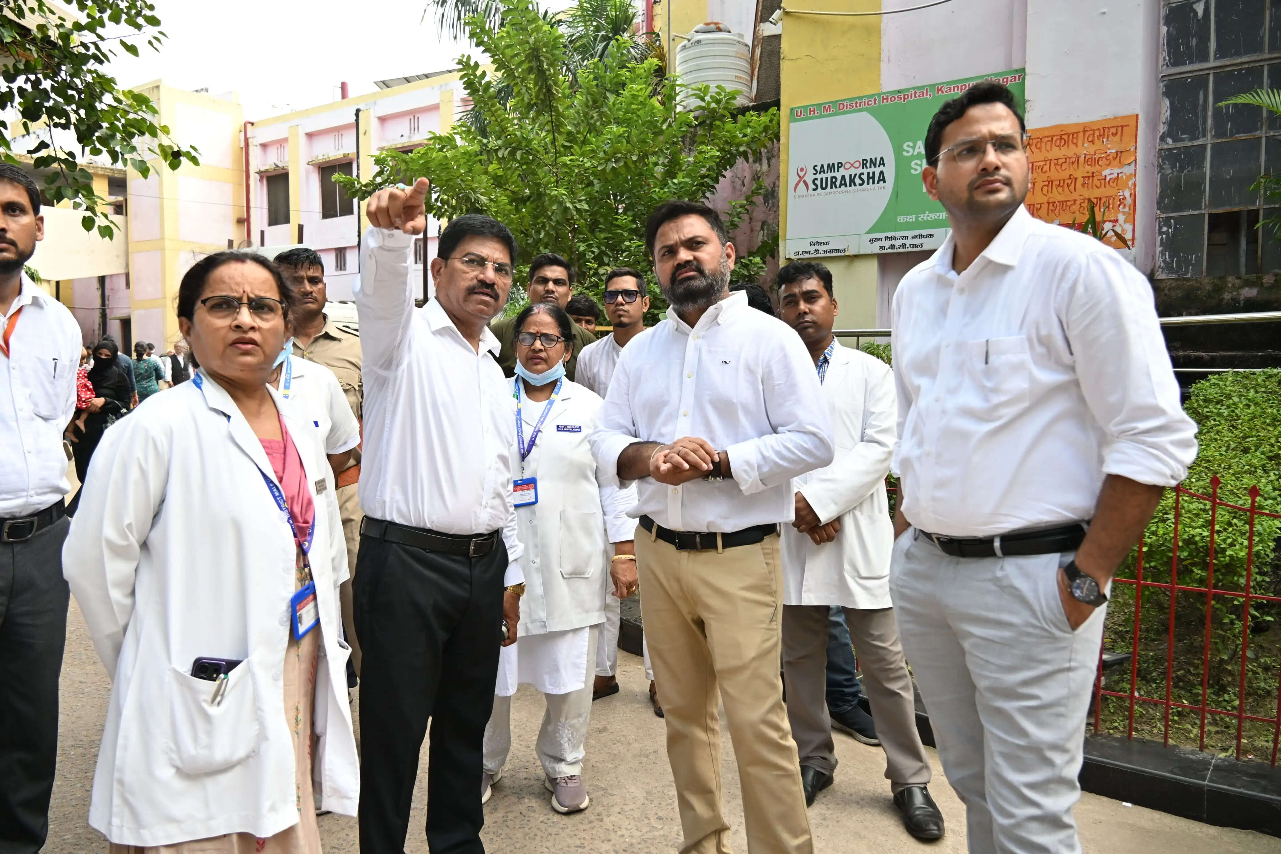 अस्पतालों में व्यवस्थाएं दुरुस्त रख मरीजों को गुणवत्तापूर्ण उपचार दें : जिलाधिकारी