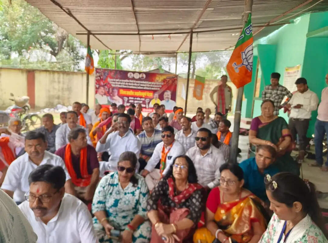 बिजली दर वृद्धि और कटौती के खिलाफ भाजपा का जिला स्तरीय घेराव