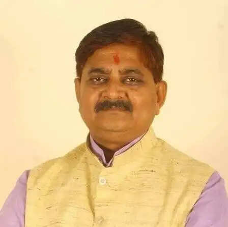 विपक्षी विधायकों को सदन में आने से रोकना विशेषाधिकार हनन : राज सिन्हा