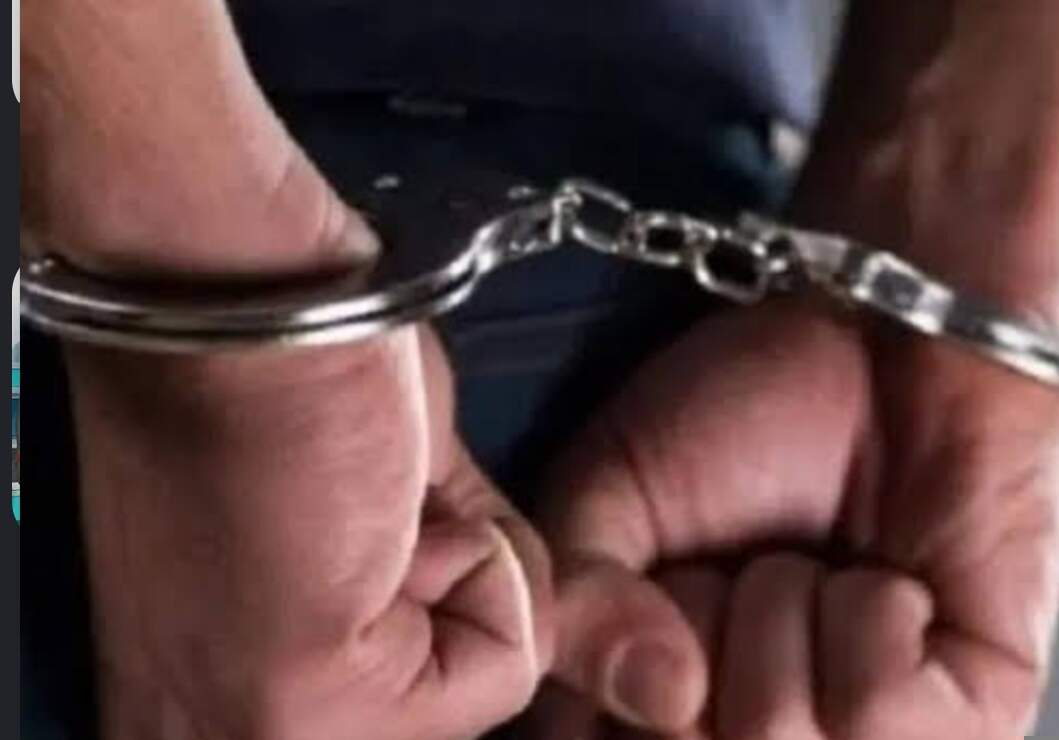 शिक्षा विभाग के अधिकारी समेत दो लोग रिश्वत लेते रंगे हाथ गिरफ्तार