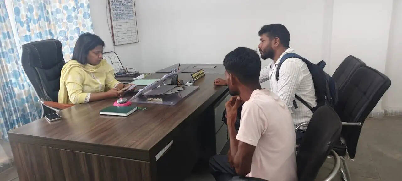 जनता दरबाद में कई समस्याओं का ऑन द स्पॉट निपटारा