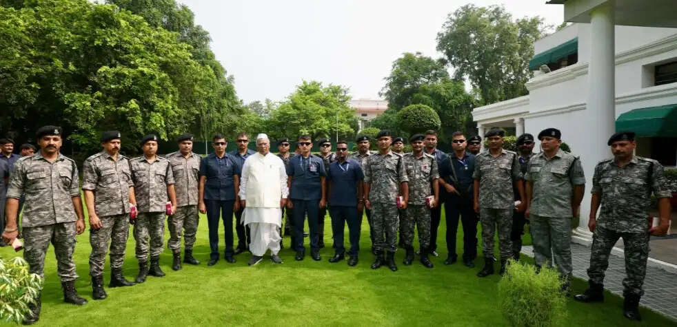 खरगे ने स्वतंत्रता दिवस पर संवैधानिक मूल्यों, सामाजिक न्याय के प्रति प्रतिबद्धता दोहराई