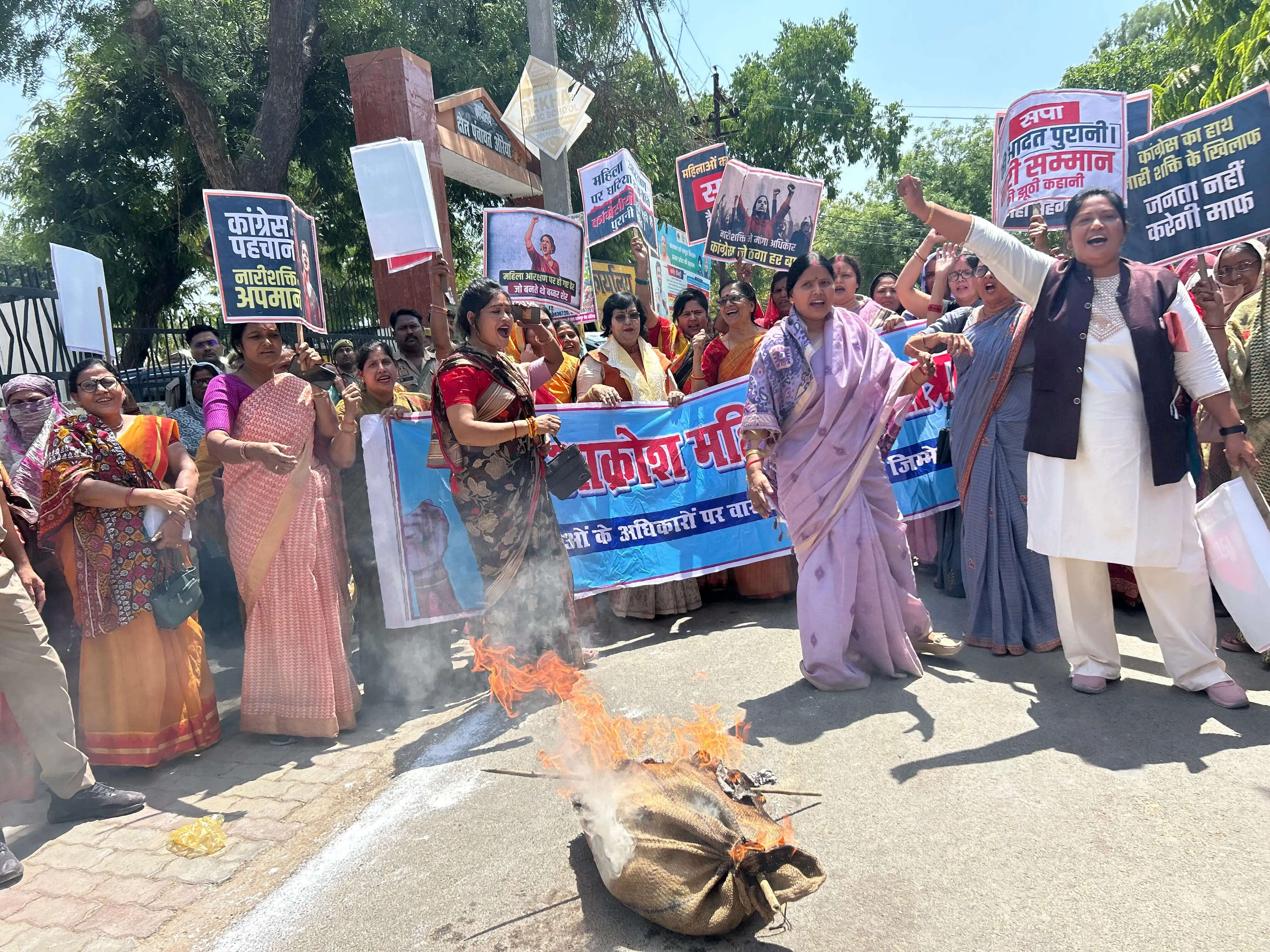 आज की नारी केवल घर की चारदीवारी तक सीमित नहीं : प्रभारी मंत्री