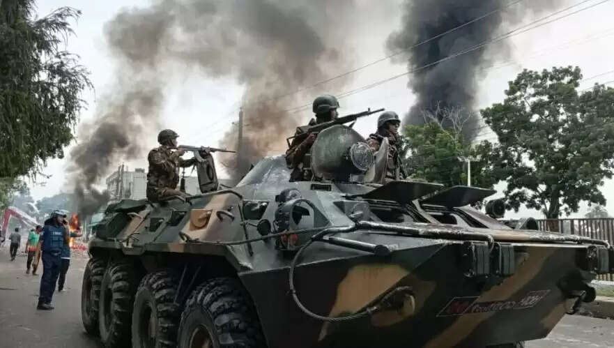 बांग्लादेश के गोपालगंज में हिंसा, आगजनी, चार की मौत, हालात बिगड़े, कर्फ्यू लगाया गया