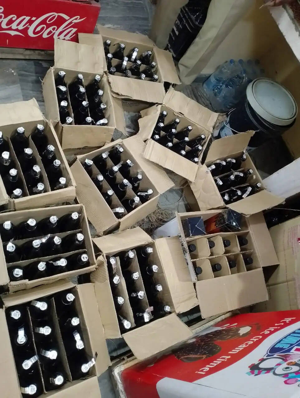 नगरोटा बगवां में किराना की दुकान से 10 पेटी अवैध शराब बरामद, मामला दर्ज