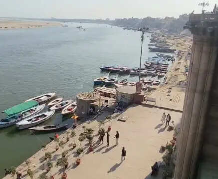 वाराणसी के घाटों पर पर्यटकों ने निशुल्क वाईफाई सुविधा का लिया लाभ