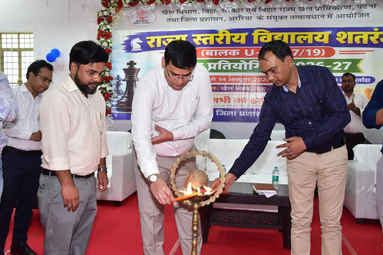 अंतर प्रमंडल विद्यालय शतरंज प्रतियोगिता का हुआ शुभारंभ,डीएम ने बढ़ाया खिलाड़ियों का उत्साह