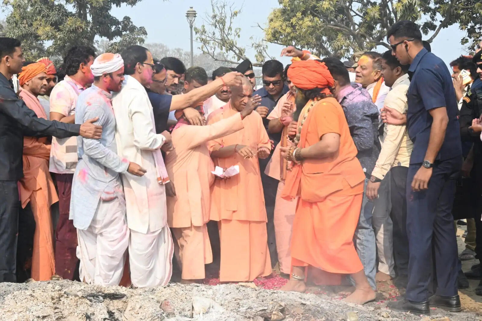 सुरक्षा के भाव और शांति के माहौल में होते हैं उमंग के पर्व : मुख्यमंत्री योगी