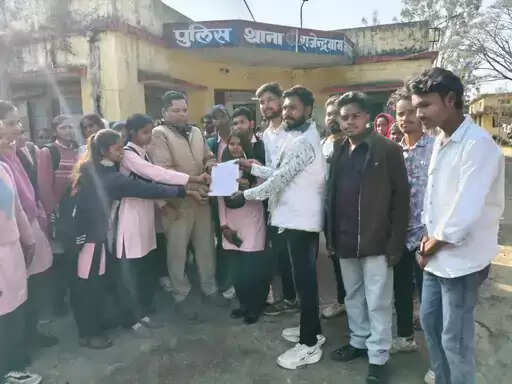 अनूपपुर: महाविद्यालय के प्रभारी प्राचार्य पर छात्रों ने लगाया अभद्रता का आरोप