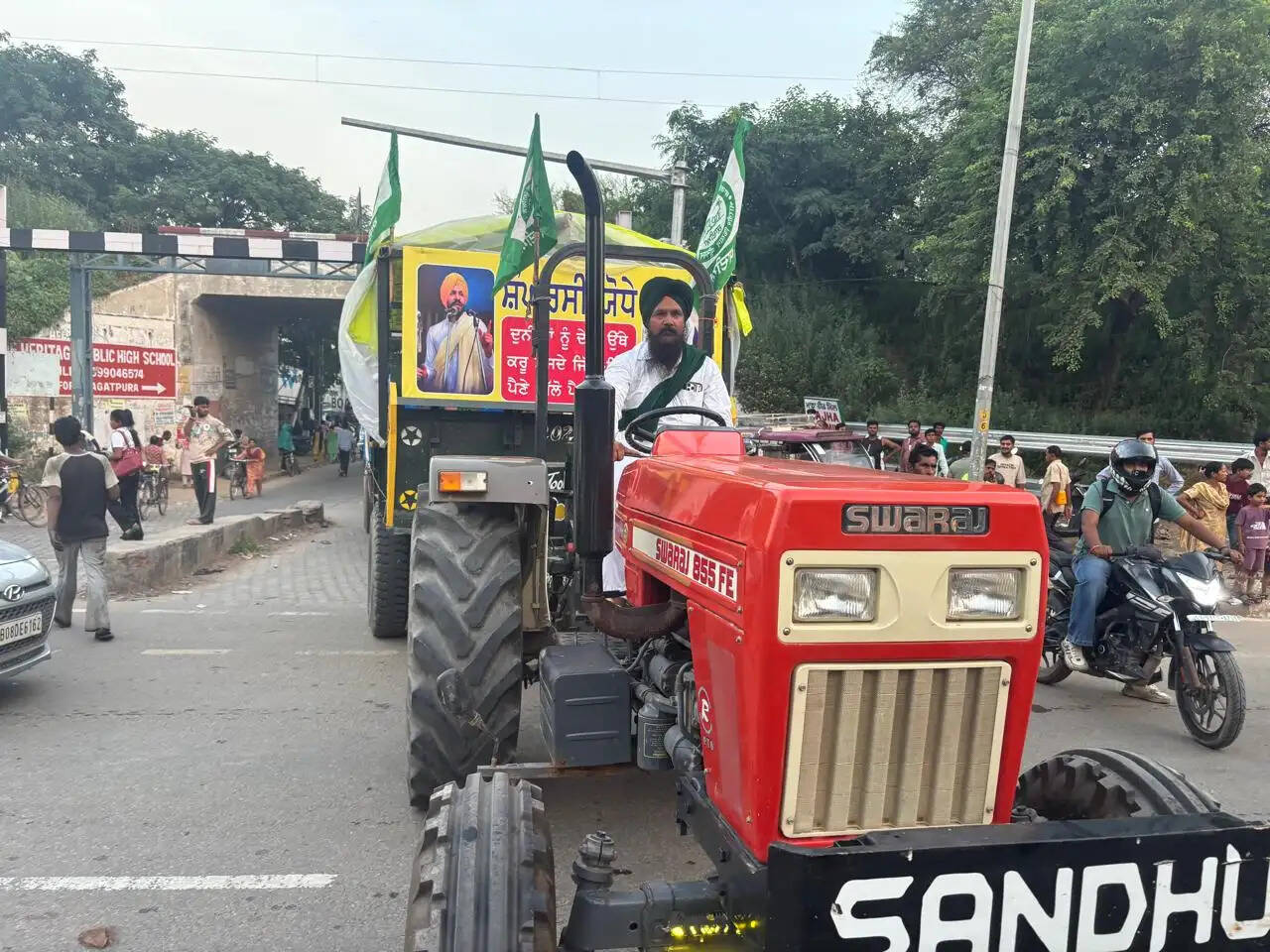 पंजाब-चंडीगढ़ बॉर्डर पर जुटे किसान, सात सितंबर तक धरने का ऐलान