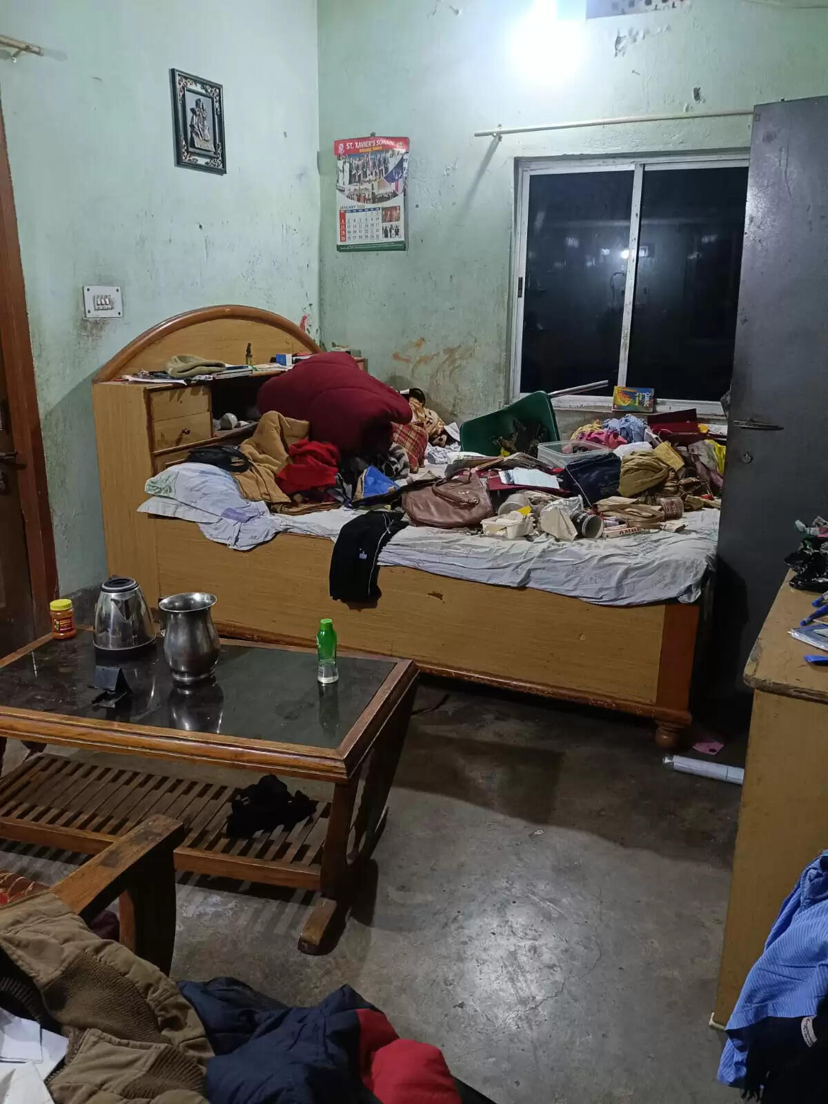 दिनदहाड़े बंद घर से लाखों के जेवरात और नकदी ले उड़े चोर