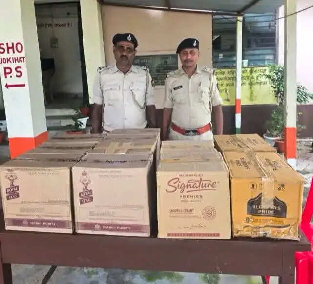 जोकीहाट पुलिस ने 99 लीटर विदेशी शराब के साथ ऑटो किया जब्त