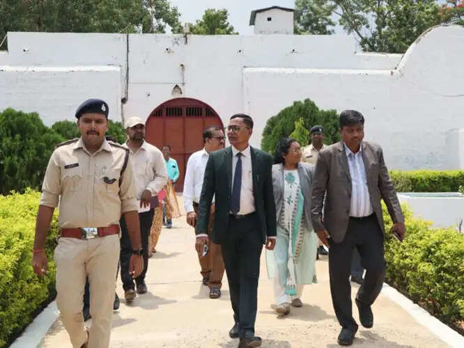 कोंडागांव के प्रधान जिला एवं सत्र न्यायाधीश ने उप जेल का किया निरीक्षण