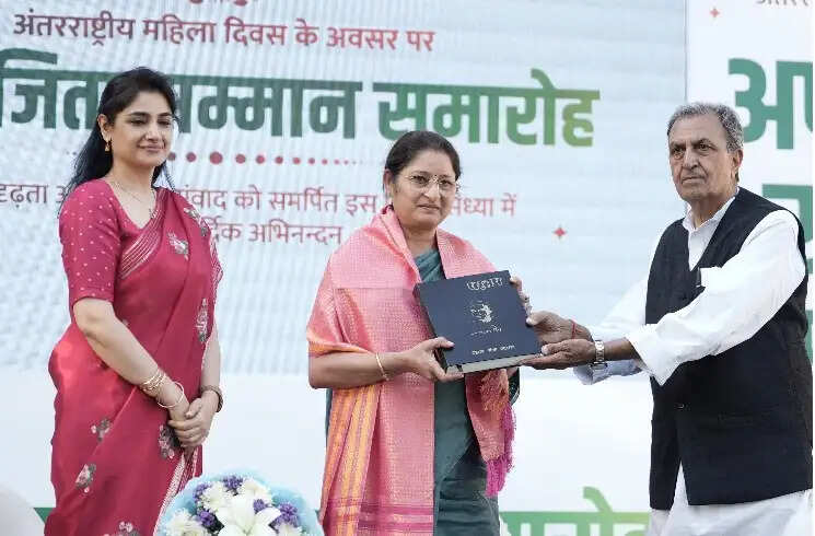 अंतरराष्ट्रीय महिला दिवस पर किसान ट्रस्ट ने ‘अपराजिता सम्मान’ से महिलाओं को किया सम्मानित