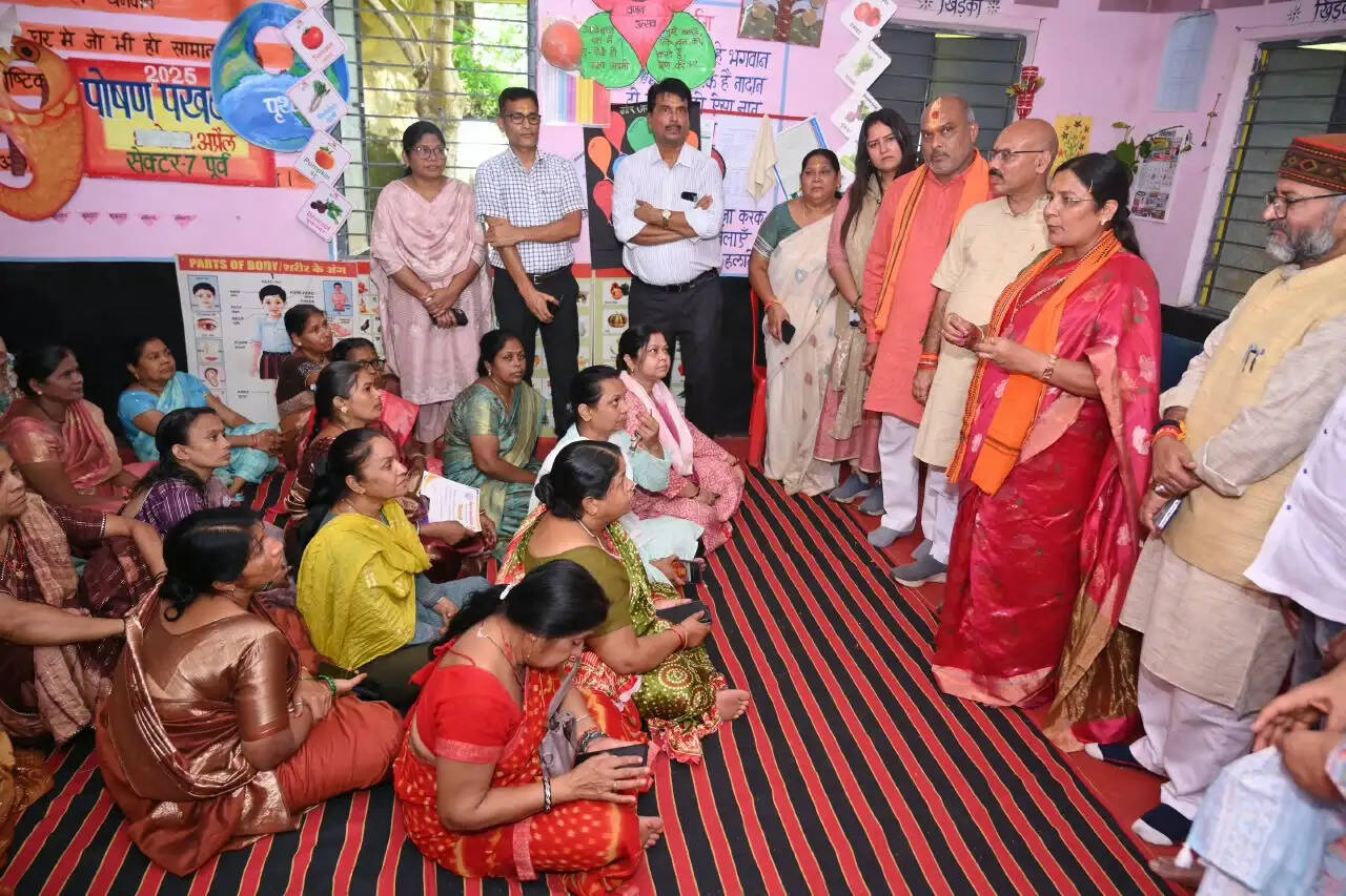 ‘आंगन मिलन’ कार्यक्रम में शामिल हुईं केंद्रीय महिला एवं बाल विकास राज्यमंत्री सावित्री ठाकुर