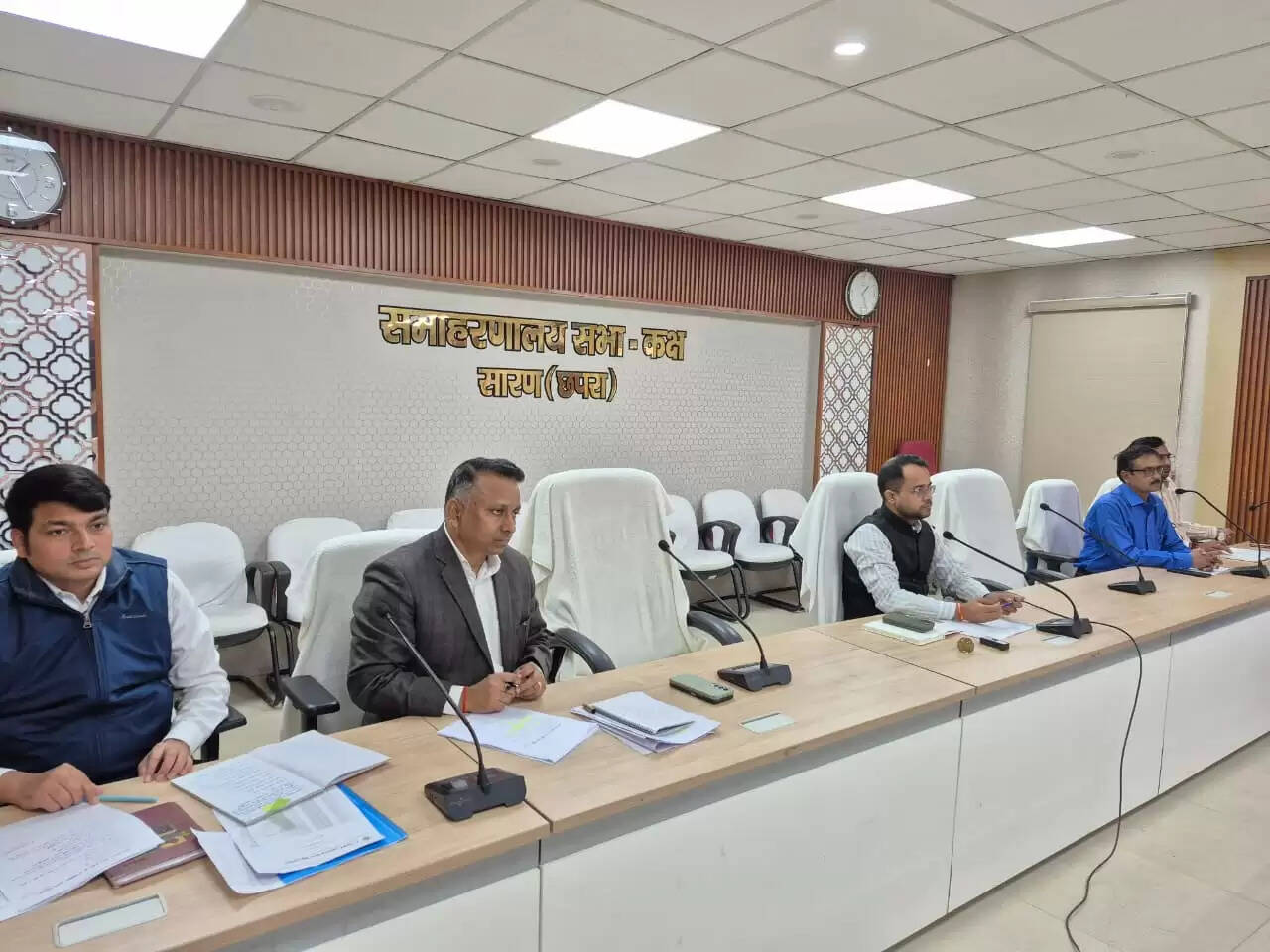 धान अधिप्राप्ति में तेजी लाने हेतु जिलाधिकारी ने दिए कड़े निर्देश