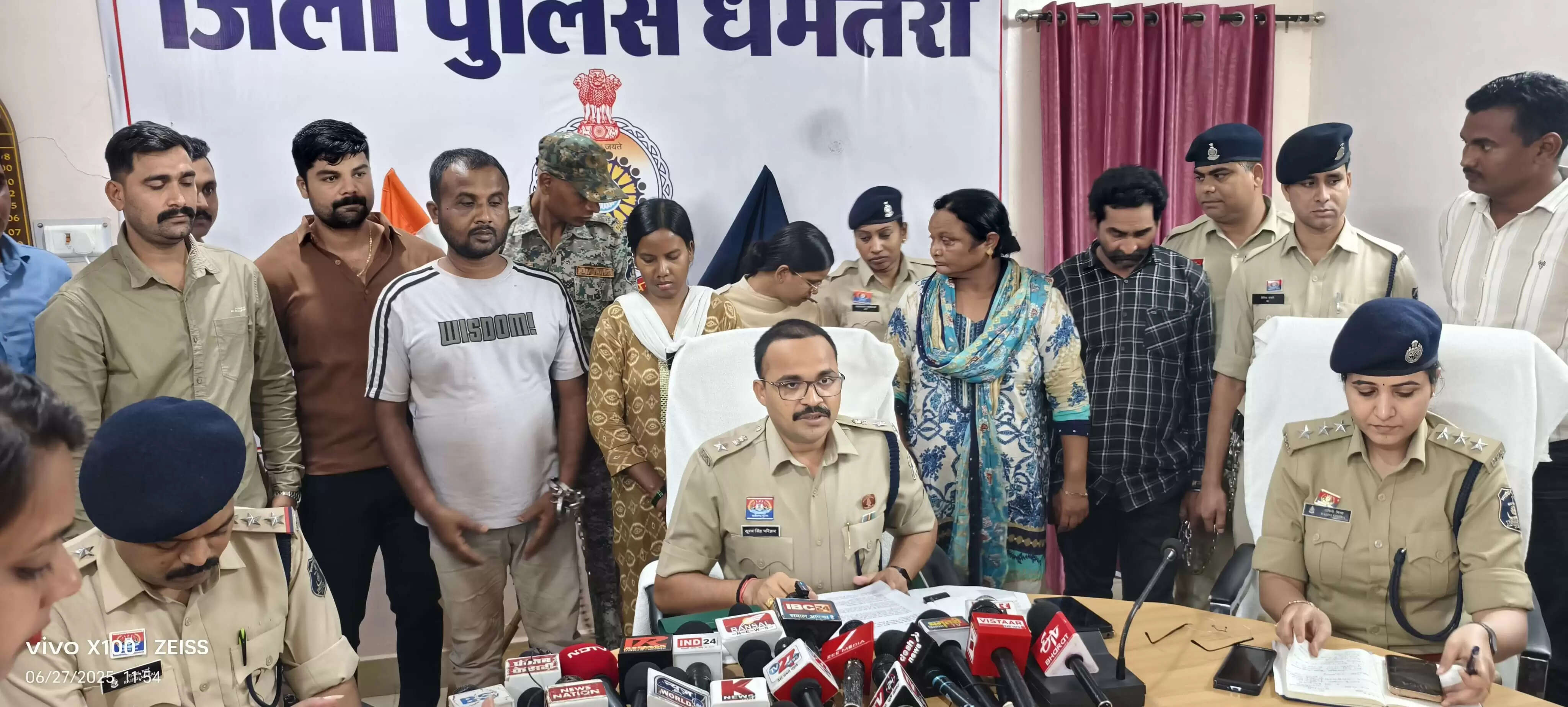 सात मंदिरों में लाखों की चोरी, बसना के चार आरोपित गिरफ्तार