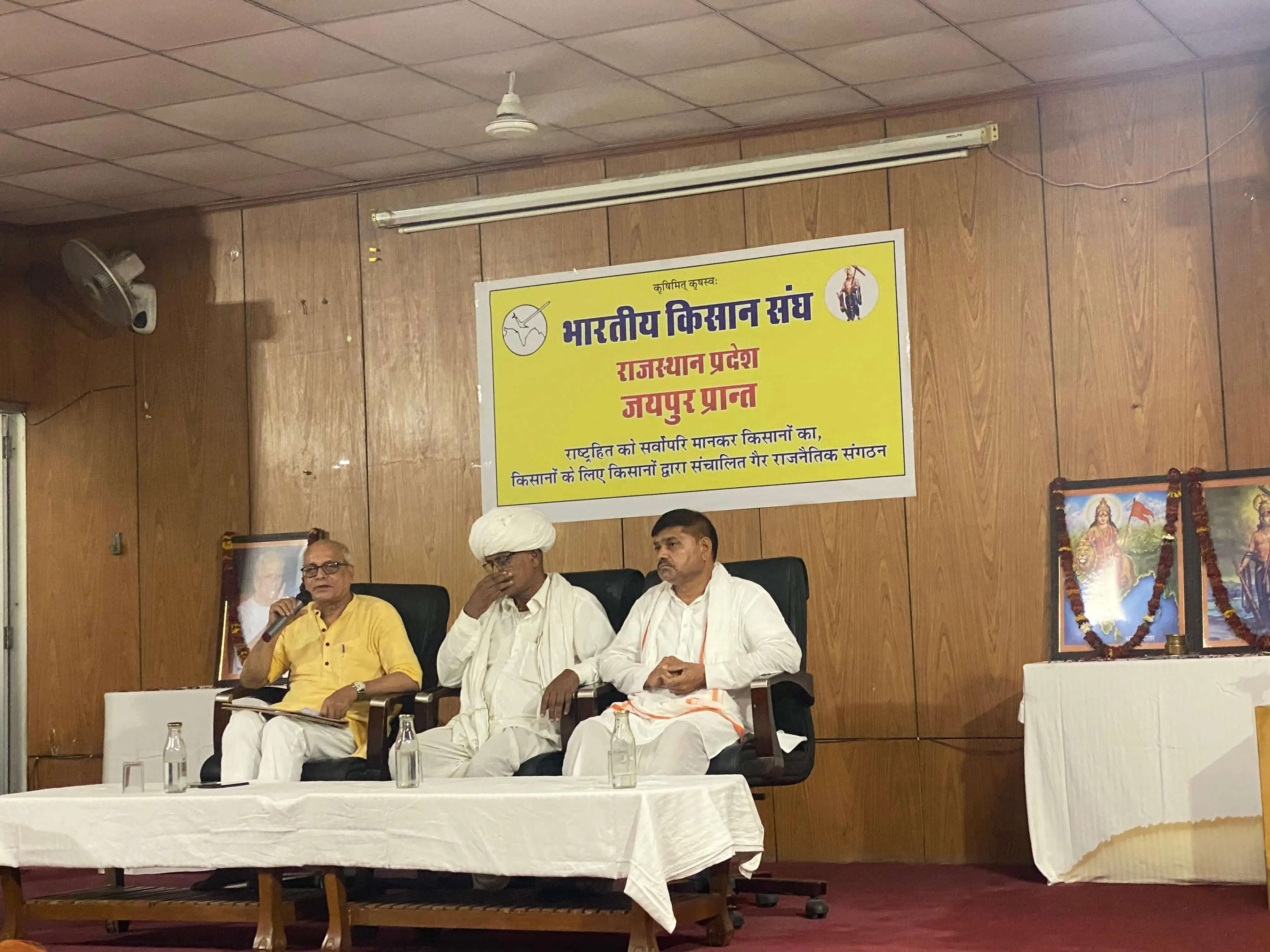कृषि भूमि का अधिग्रहण करने पर मुआवज़ा चार गुणा दें:मोहिनी मोहन मिश्र