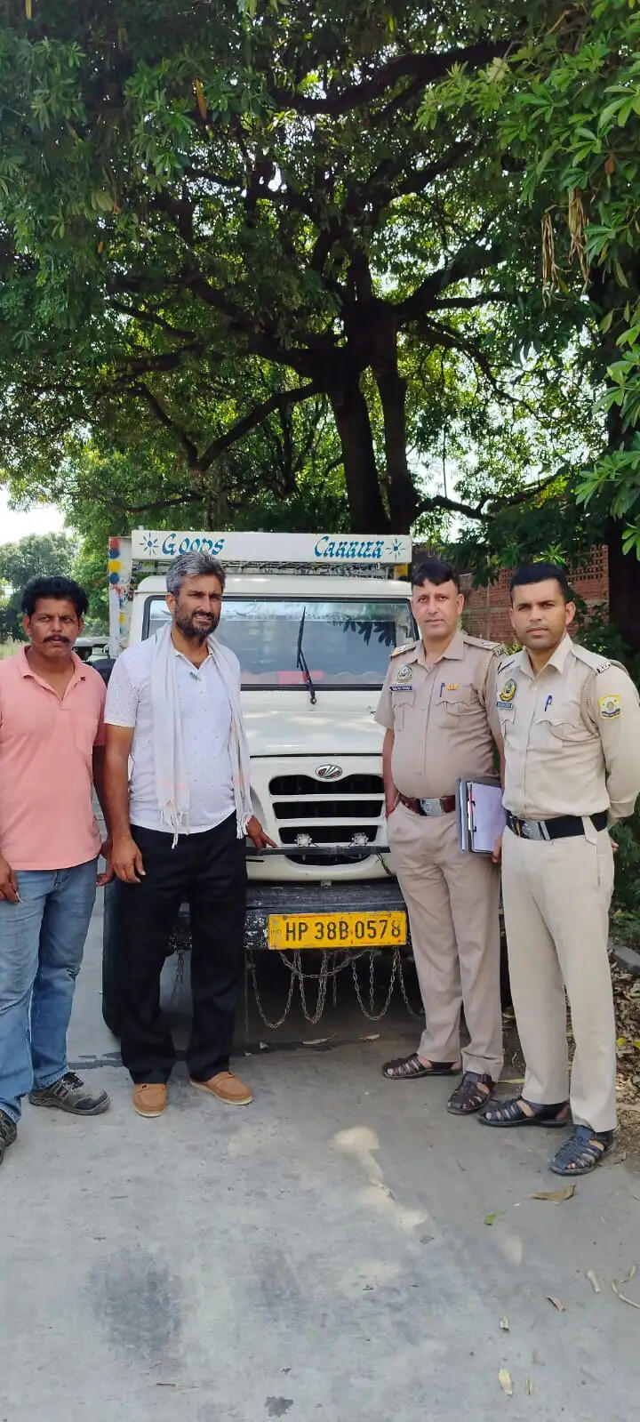 फतेहपुर से चोरी हुई पिकअप गाड़ी पठानकोट के शाहपुर कंडी से बरामद