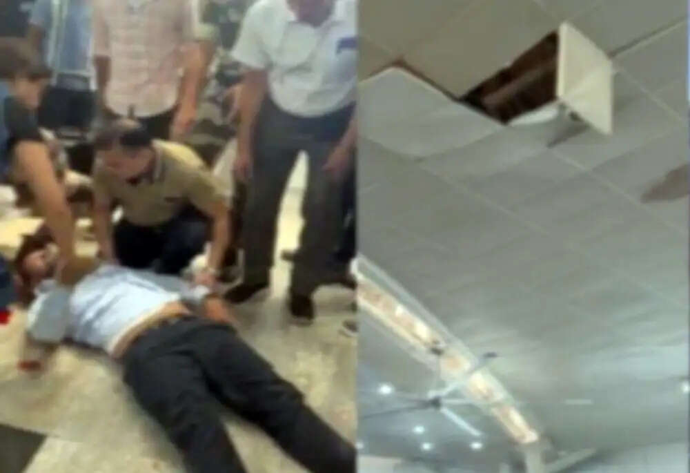रायपुर&nbsp;के&nbsp;माना&nbsp;एयरपाेर्ट&nbsp;में बड़ा हादसा : 30 फीट ऊंचाई से गिरकर इलेक्ट्रीशियन की मौत