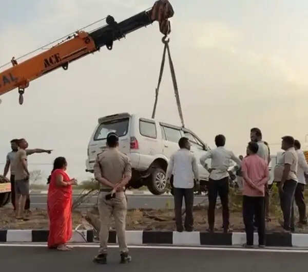 बैतूल में&nbsp;राष्ट्रीय राजमार्ग&nbsp;47 पर दर्दनाक हादसा, टवेरा की टक्कर से मौसेरे भाई-बहन समेत तीन की मौत
