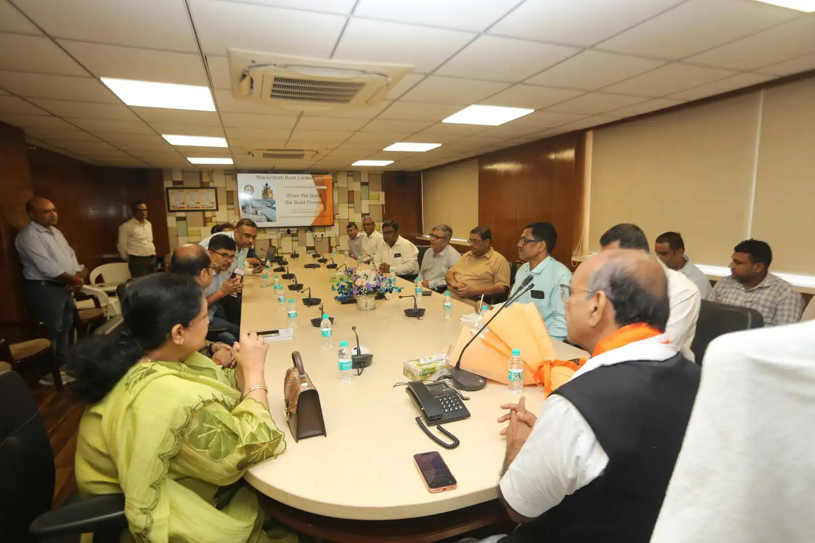 पीडब्ल्यूडी मंत्री डॉ. अजय कुमार पोद्दार ने मैकिन्टॉश बर्न लिमिटेड का किया निरीक्षण