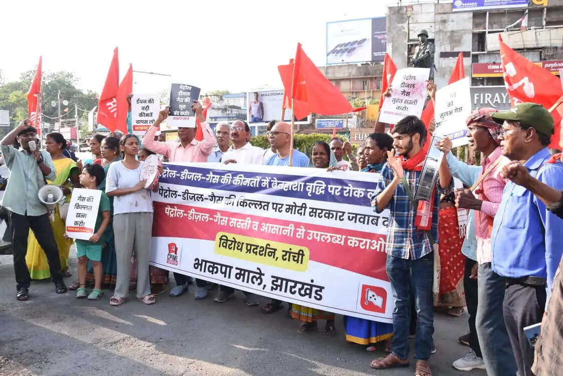 पेट्रोल-डीजल गैस के मूल्य वृद्धि के खिलाफ भाकपा माले का प्रदर्शन