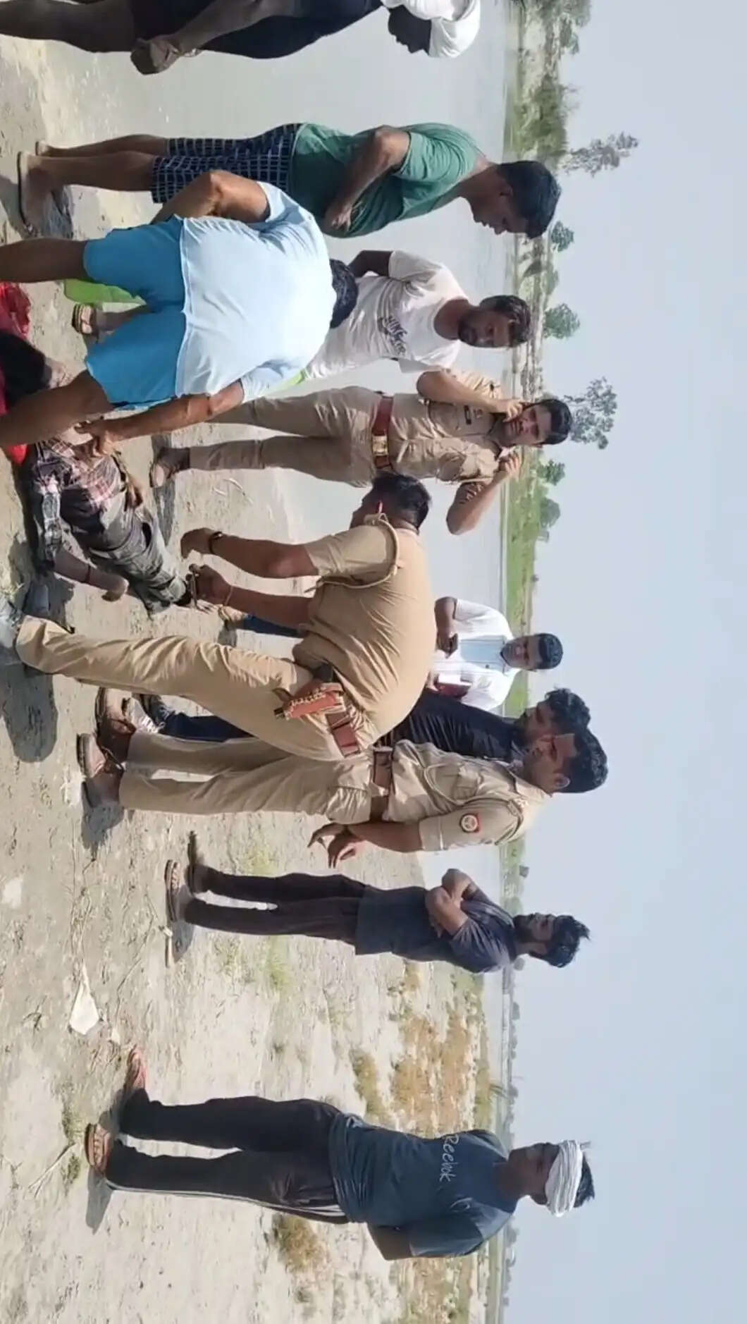 यमुना में जाल में फंसा युवक का शव, पहचान में जुटी पुलिस