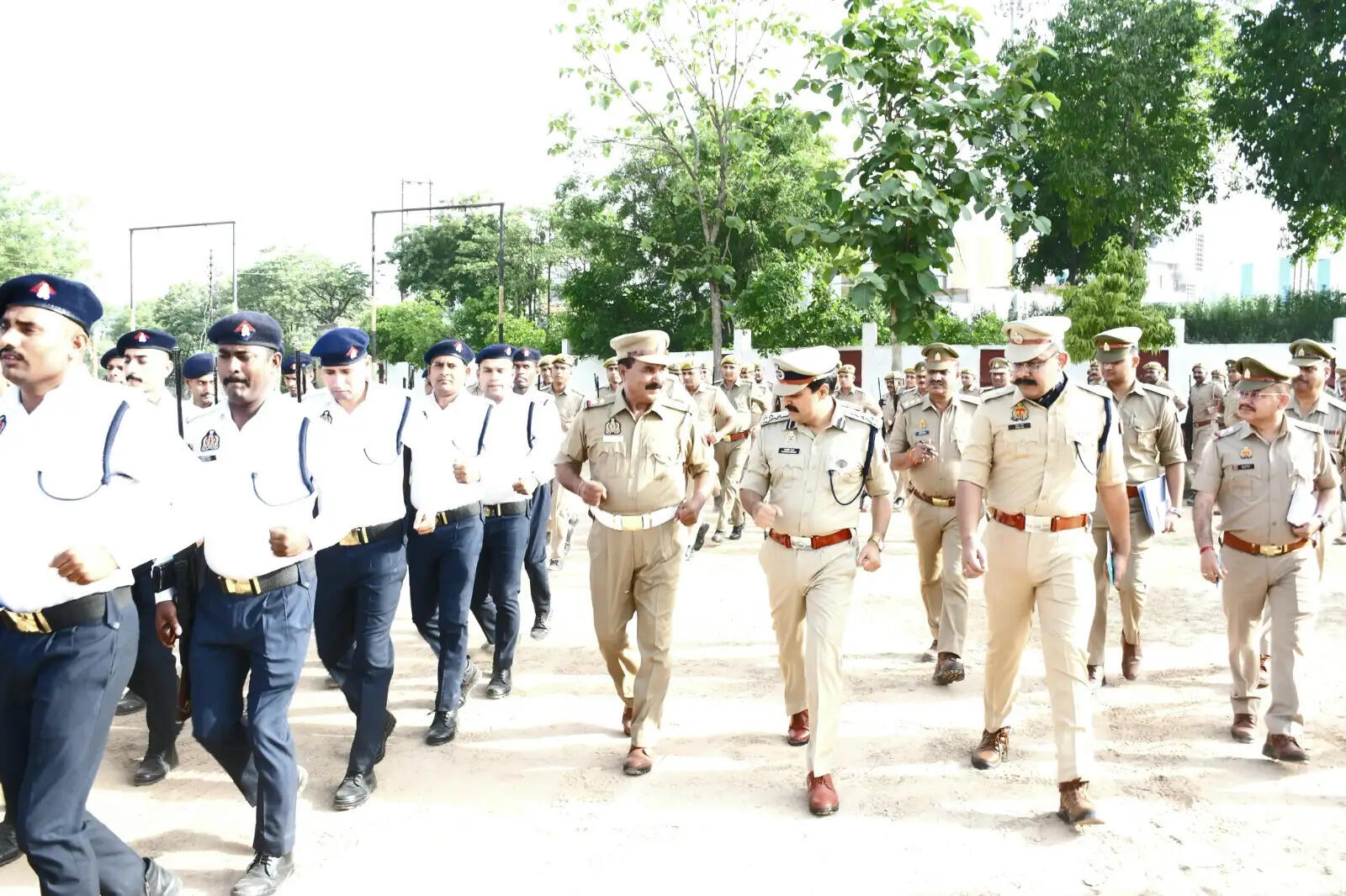 डीआईजी मेरठ ने बागपत पुलिस लाइन का निरीक्षण किया