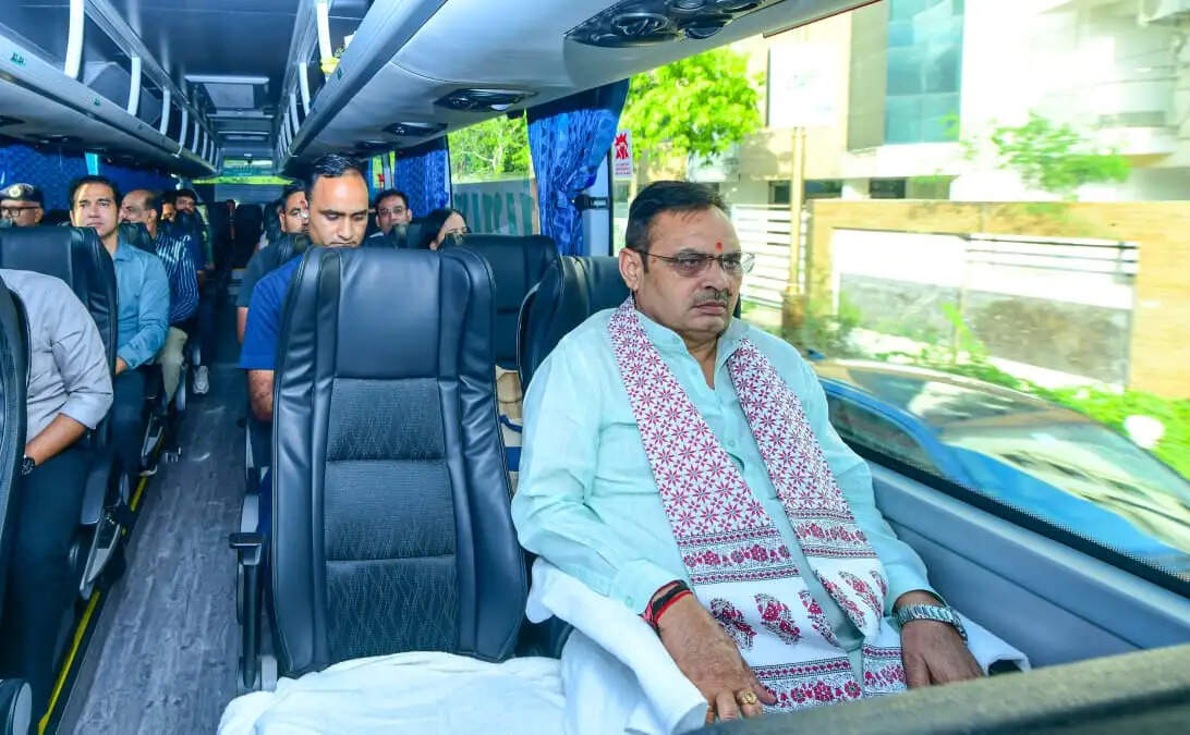 मुख्यमंत्री भजनलाल शर्मा ने ईवी बस से किया सफर: दिया ग्रीन मोबिलिटी और ईंधन बचत का संदेश