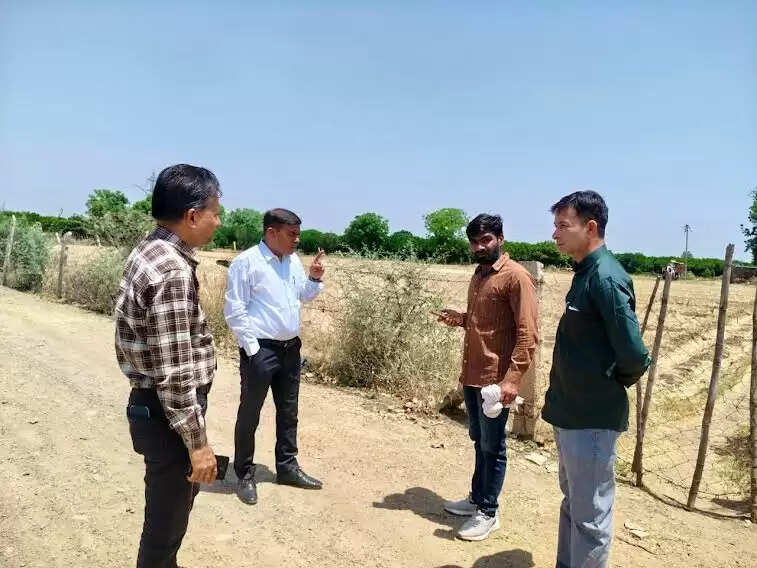 मंदसौरः राहगीर अभियान के तहत ग्राम सानड़ा में शासकीय रास्तों से अतिक्रमण हटाने के निर्देश