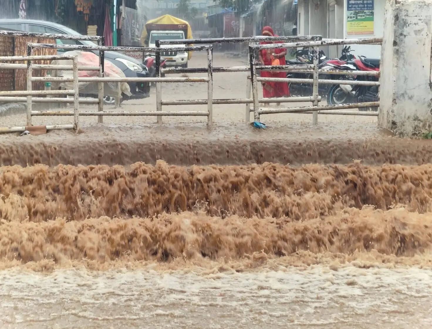 अनूपपुर: अमरकंटक में दो घंटे बारिश, अनूपपुर में धूप, उमस बढ़ी