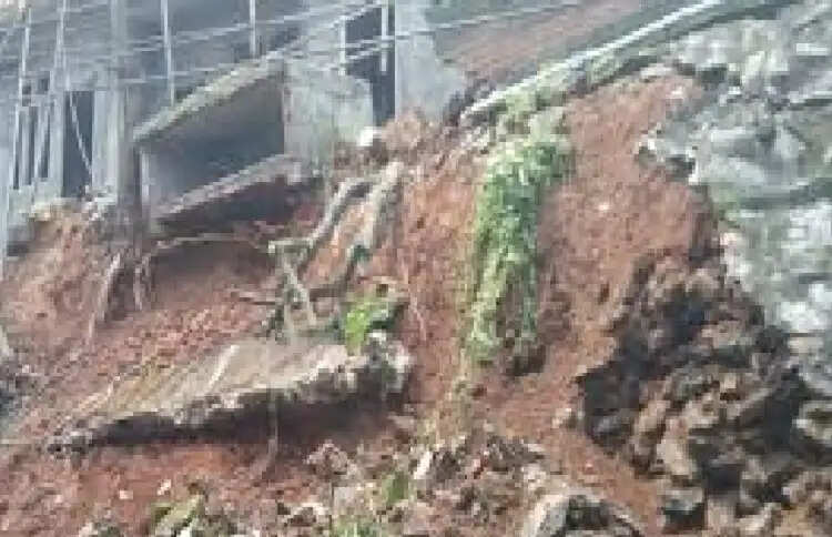 कामरूप मेट्रो प्रशासन ने दी भूस्खलन संवेदनशील पहाड़ों के निवासियों को चेतावनी