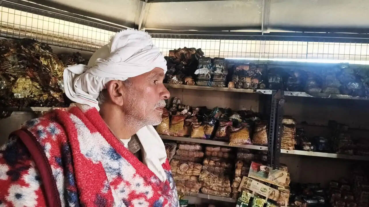 जींद : दुग्ध बूथ तथा गोदाम में लगी आग से लाखों का सामान जला