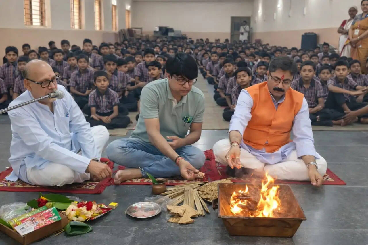 हवन के साथ शिशु विद्या मंदिर का नया शैक्षणिक सत्र शुरू