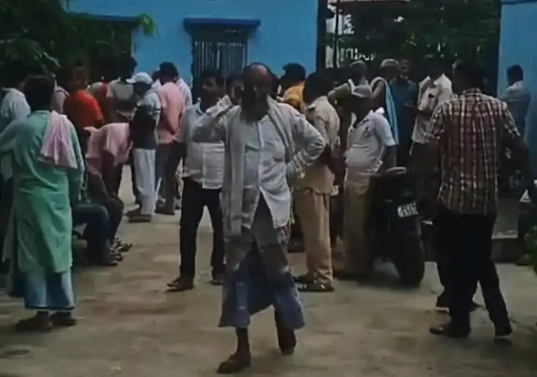 करंट लगने से बिजली मिस्त्री की मौत,विभाग पर लापरवाही का आरोप