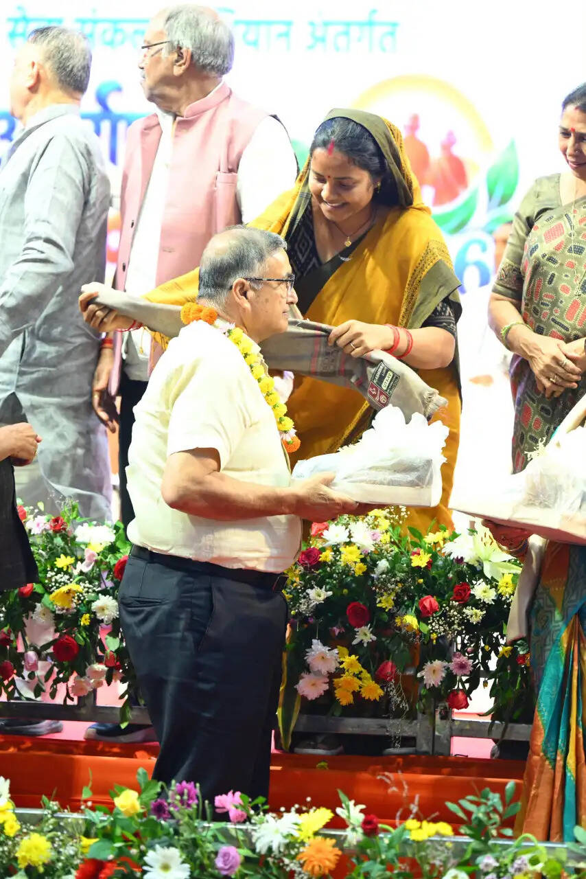 वरिष्ठजनों का अनुभव हमारी शक्ति और उनकी गरिमा हमारी जिम्मेदारी : मंत्री लक्ष्मी राजवाड़े