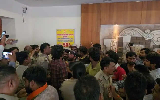 मप्र के रतलाम में मसीही सम्मेलन में हंगामा, हिंदू संगठनों ने लगाए धर्मांतरण के आरोप