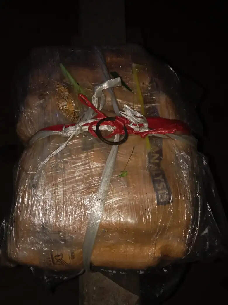 पंजाब पुलिस व&nbsp;बीएसएफ के साथ संयुक्त ऑपरेशन में 24.5 किलो हेरोइन, 21 लाख ड्रग मनी,ड्रोन सहित तीन काे&nbsp;दबाेचा