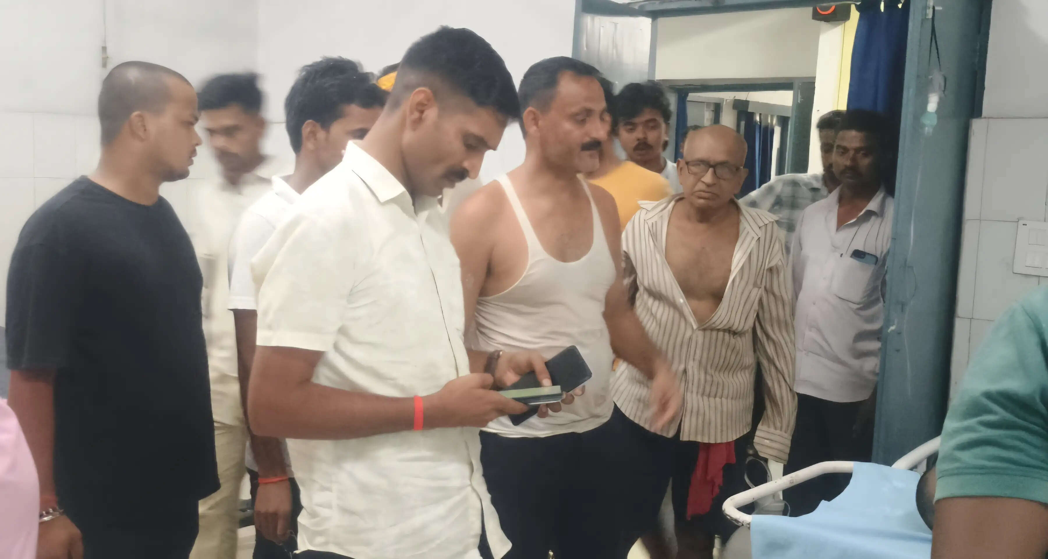 रिविलगंज में पुल से सोंधी नदी में गिरने से युवक की मौत